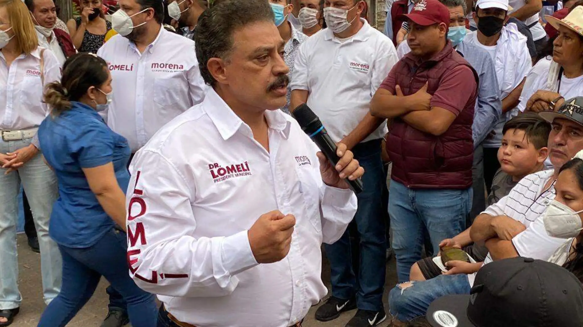 Carlos Lomelí visita la Colonia Lomas de Polanco